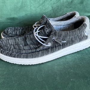 Hey dude black/white